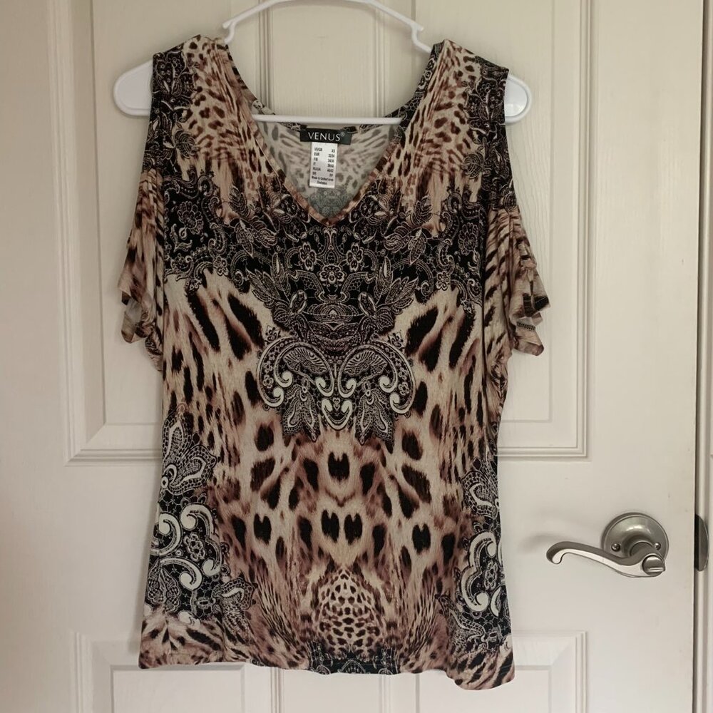 Venus Women's Animal Print Cold Shoulder Top, size XS, NWOT